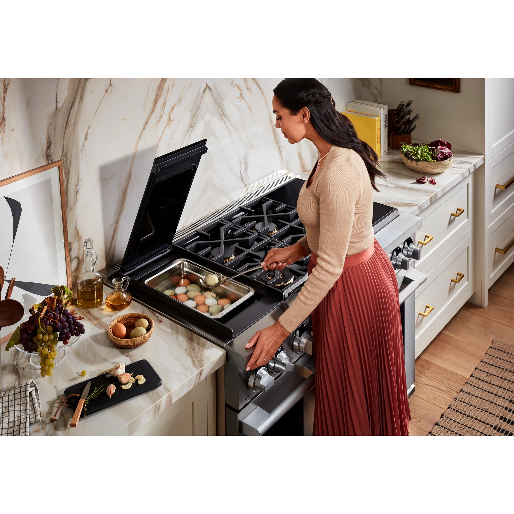 Signature Kitchen Suite 48-inch Freestanding Dual-Fuel Range with Sous Vide SKSDR480SIS IMAGE 18