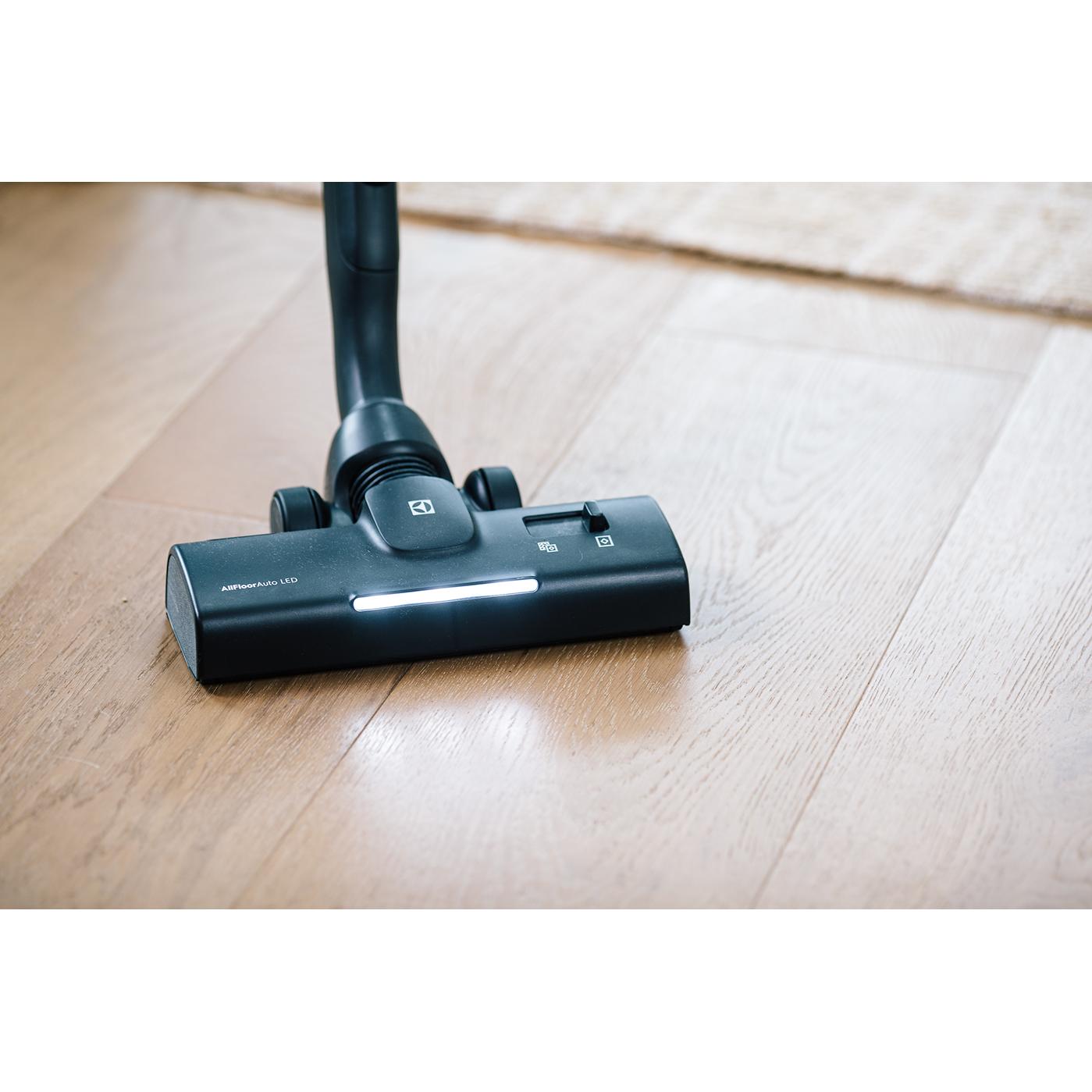 Electrolux Ultimate800™ Bagged Canister Vacuum EHVS80W5AG IMAGE 11