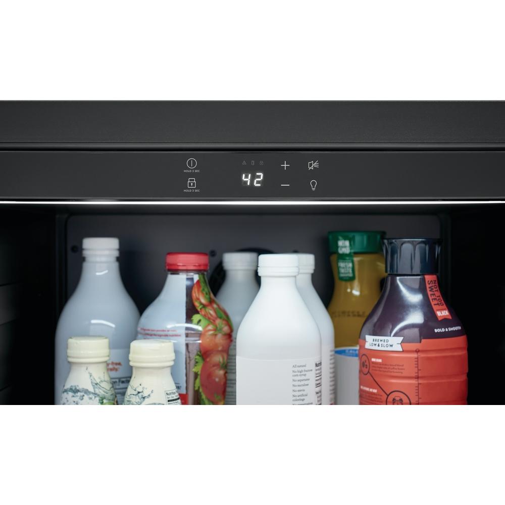  Electrolux 5.1 cu.ft. Freestanding Beverage Center EI24BC15VS IMAGE 4