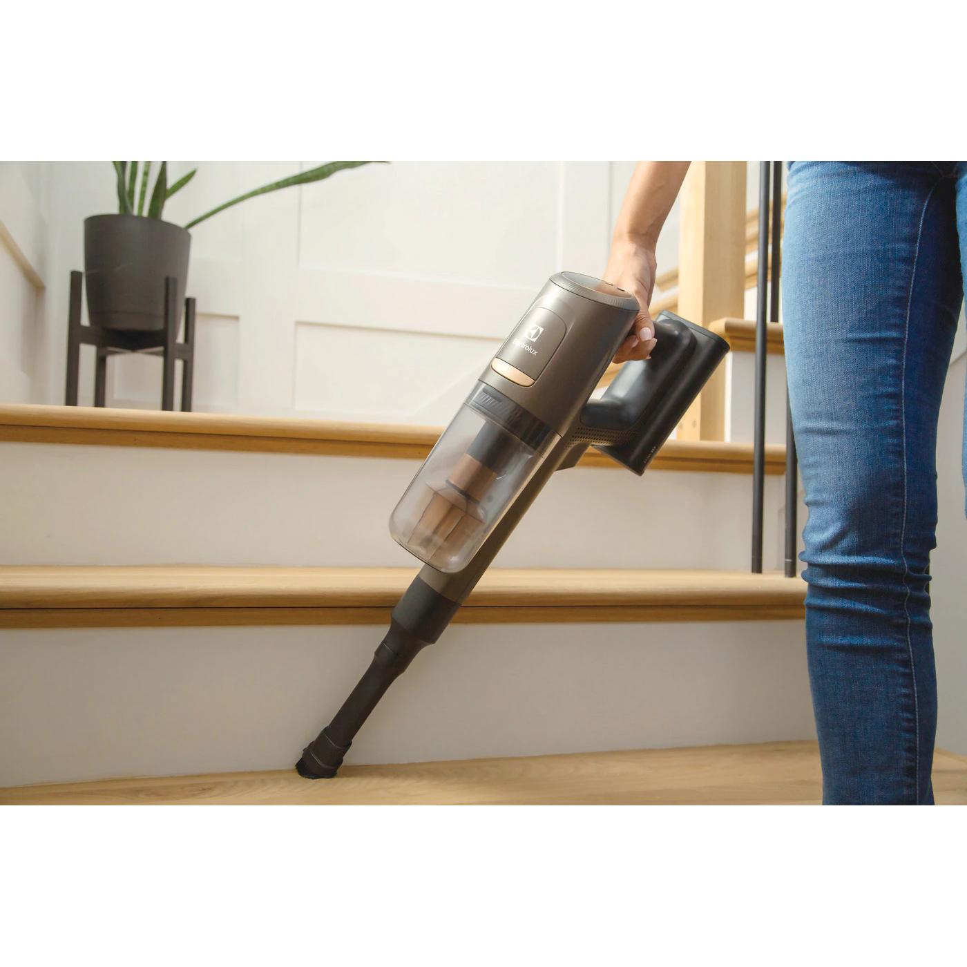  Electrolux Ultimate800™ Complete Home Cordless Stick Vacuum EHVS85W3AM IMAGE 4
