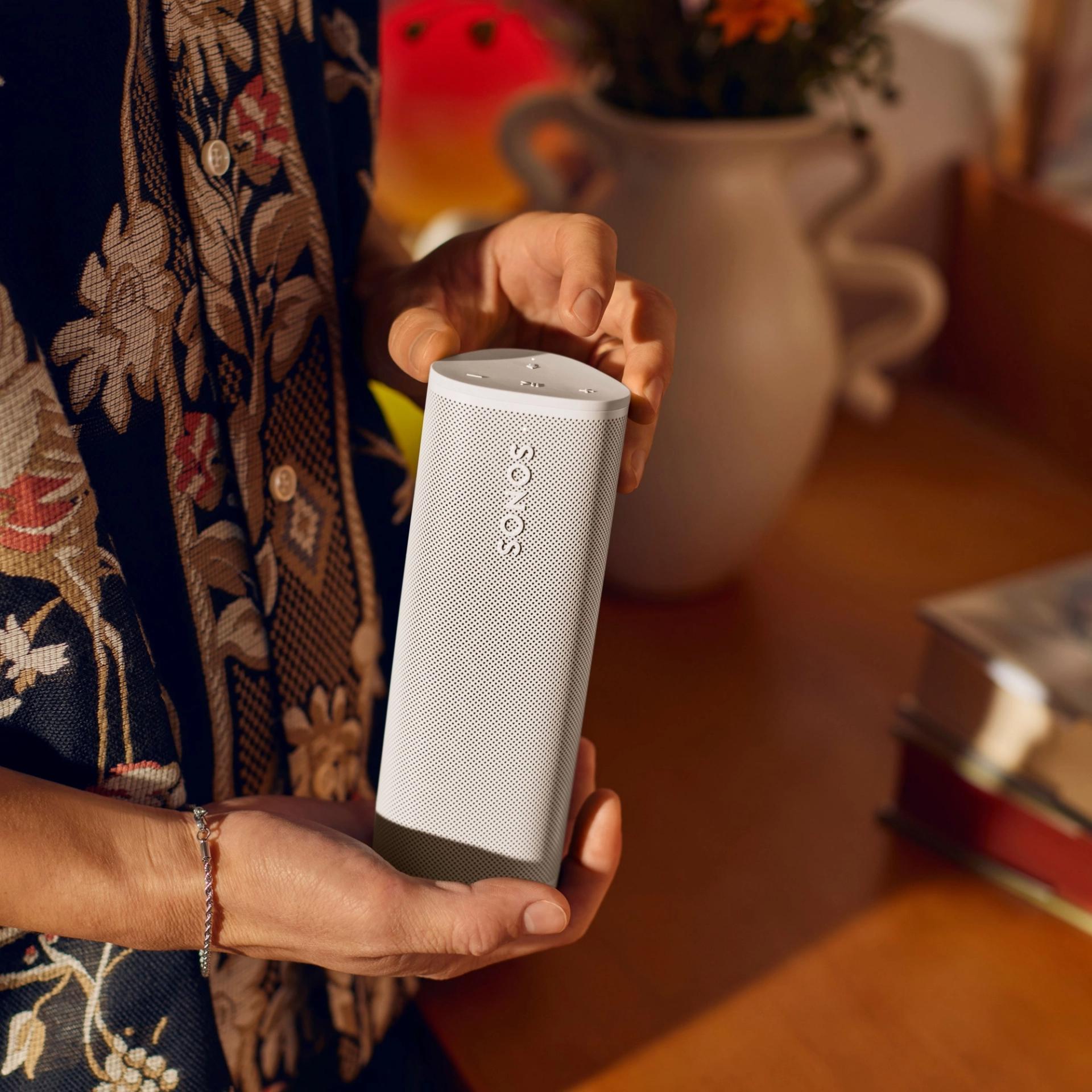  Sonos Roam 2 Bluetooth Portable Speaker - White ROAM2US1WHT IMAGE 9