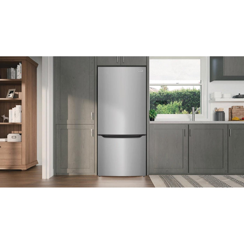  Frigidaire Gallery 30-inch, 20.3 Freestanding Bottom Freezer Refrigerator with Water Dispenser and Ice Maker GRBN2012AF IMAGE 7