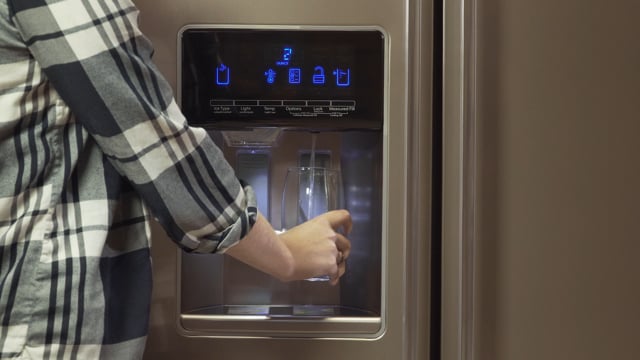  Whirlpool 33-inch, 21.4 cu. ft. Side-by-Side Freestanding Refrigerator with Exterior Ice and Water Dispenser with EveryDrop™ Water Filtration WRS331SDHW EXTERNAL_VIDEO 1